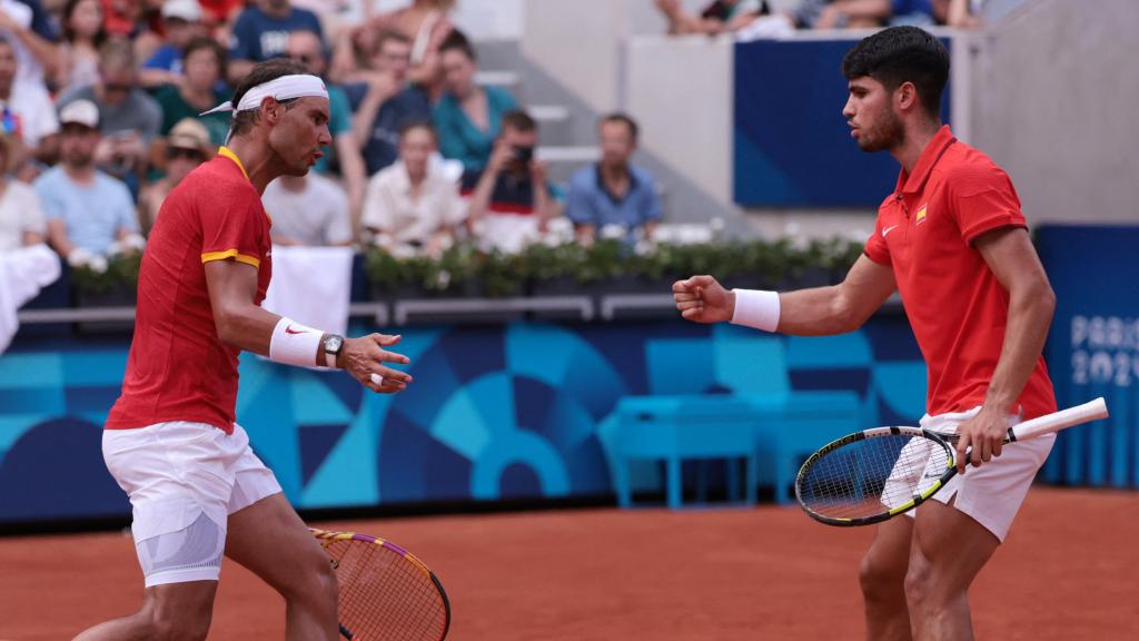 Nadal y Alcaraz, durante su partido de dobles en los Juegos Olímpicos de París.
