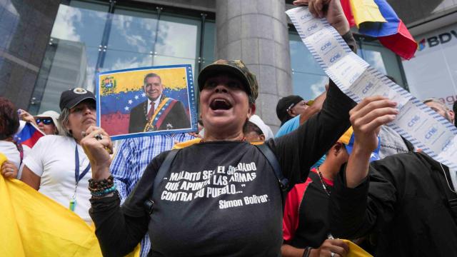 Protestas en la calle contra la manipulación electoral en Venezuela