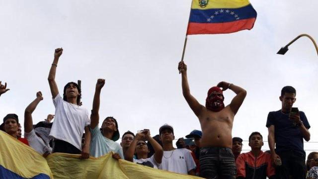 Manifestación en la ciudad de Caracas, Venezuela, tras el anuncio de resultados de parte del régimen.