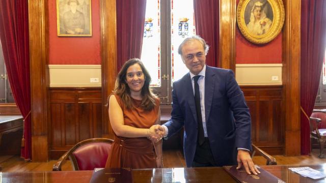Inés Rey y Antonio Truan, de Ginkgo Advisor, tras la firma del convenio para As Xubias.