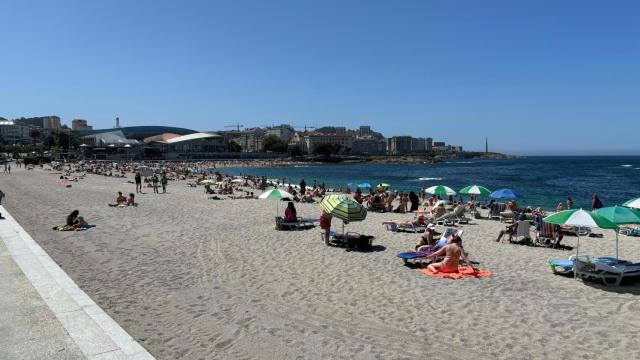 La playa de Riazor en A Coruña, esta verano.