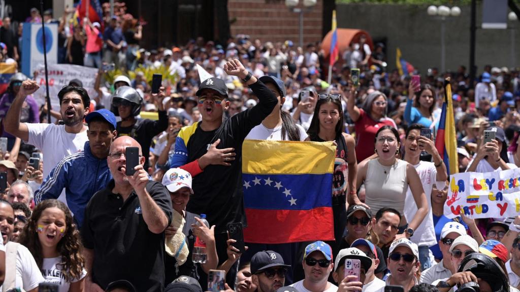 Caracas se llena de venezolanos que protestan contra Maduro.