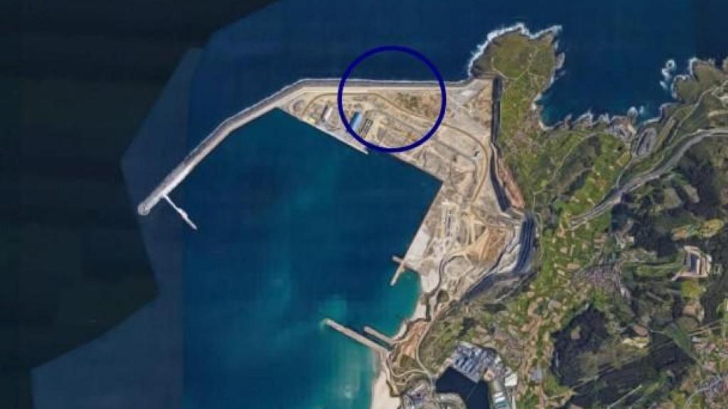 Ubicación, con un círculo, de la futura planta de Boortmalt en el puerto exterior de A Coruña.