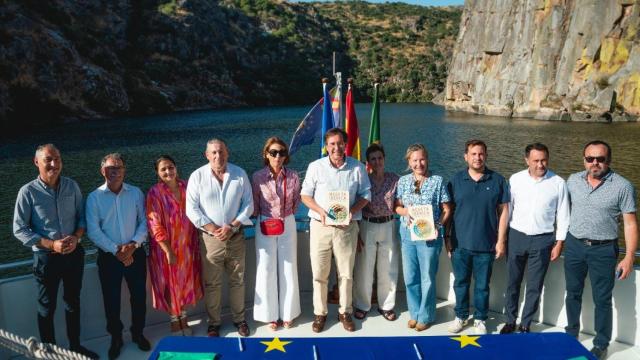 El presidente de la Diputación, Javier Faúndez, con los representantes de Europarques