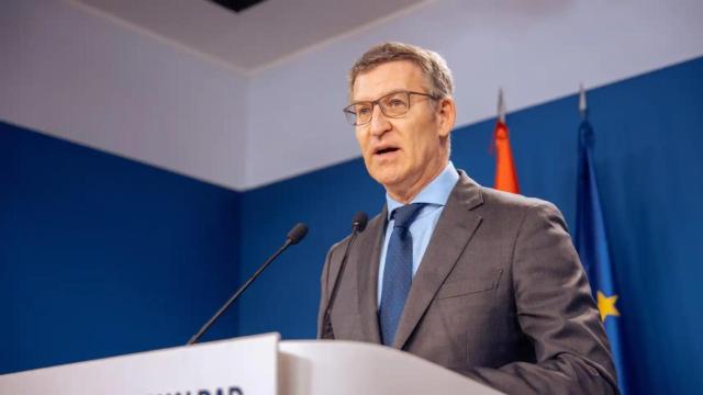 El líder del PP, Alberto Núñez Feijóo, durante una rueda de prensa en la sede del PP.