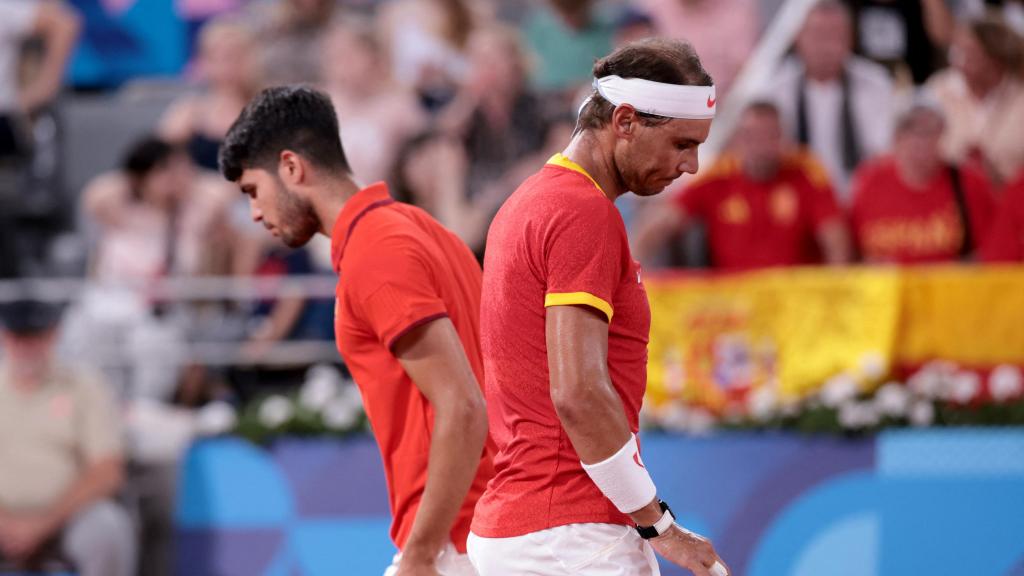 Carlos Alcaraz y Rafa Nadal, durante el partido ante la pareja estadounidense.