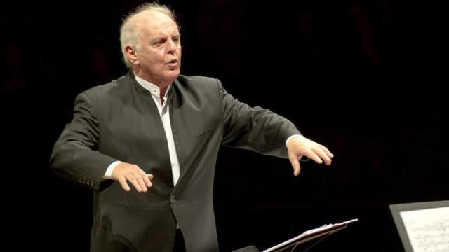 Daniel Barenboim dirigiendo en el Teatro Colón de Buenos Aires