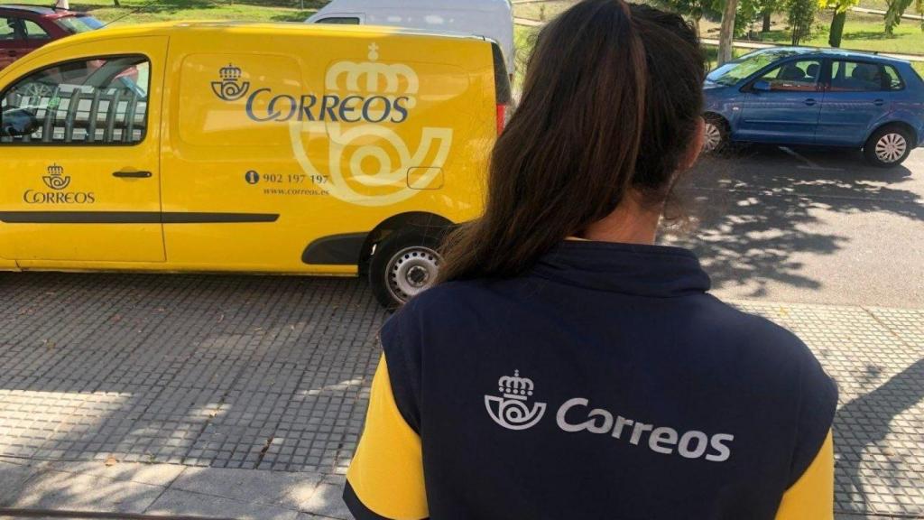 Trabajadora de Correos en una imagen de archivo.