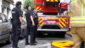 Policía Nacional y Bomberos en un rescate