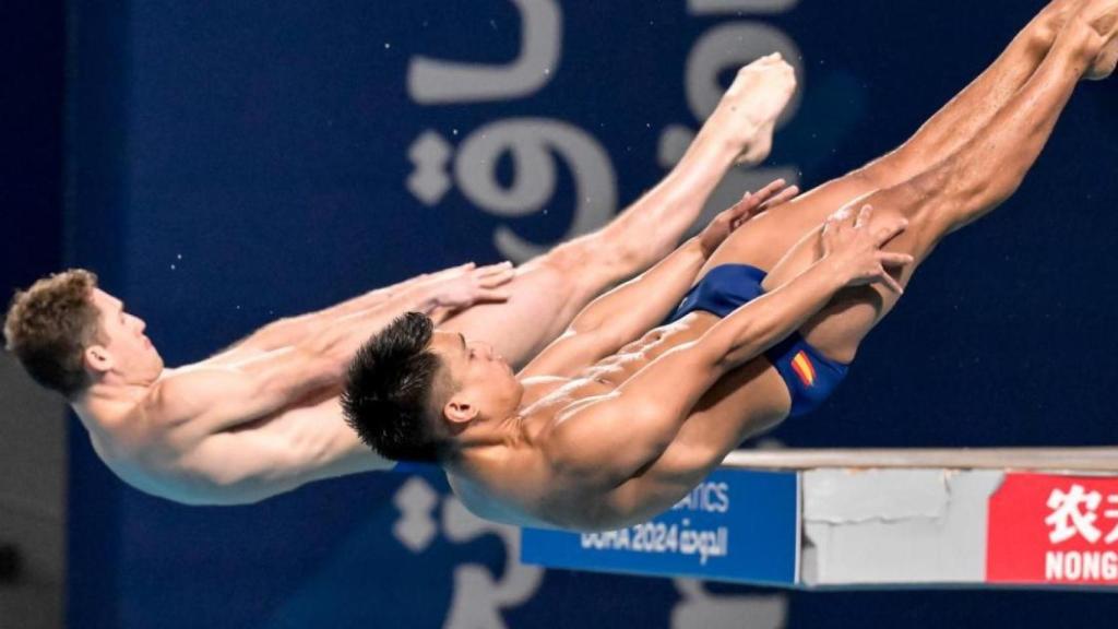 Adrián y Nicolás durante el salto realizado en el Mundial 2024 de Doha.