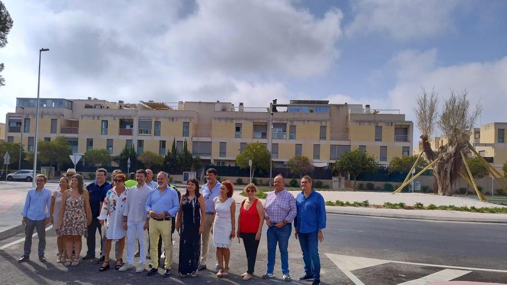 Apertura del vial con la zona del campo de Golf de Alicante al fondo.