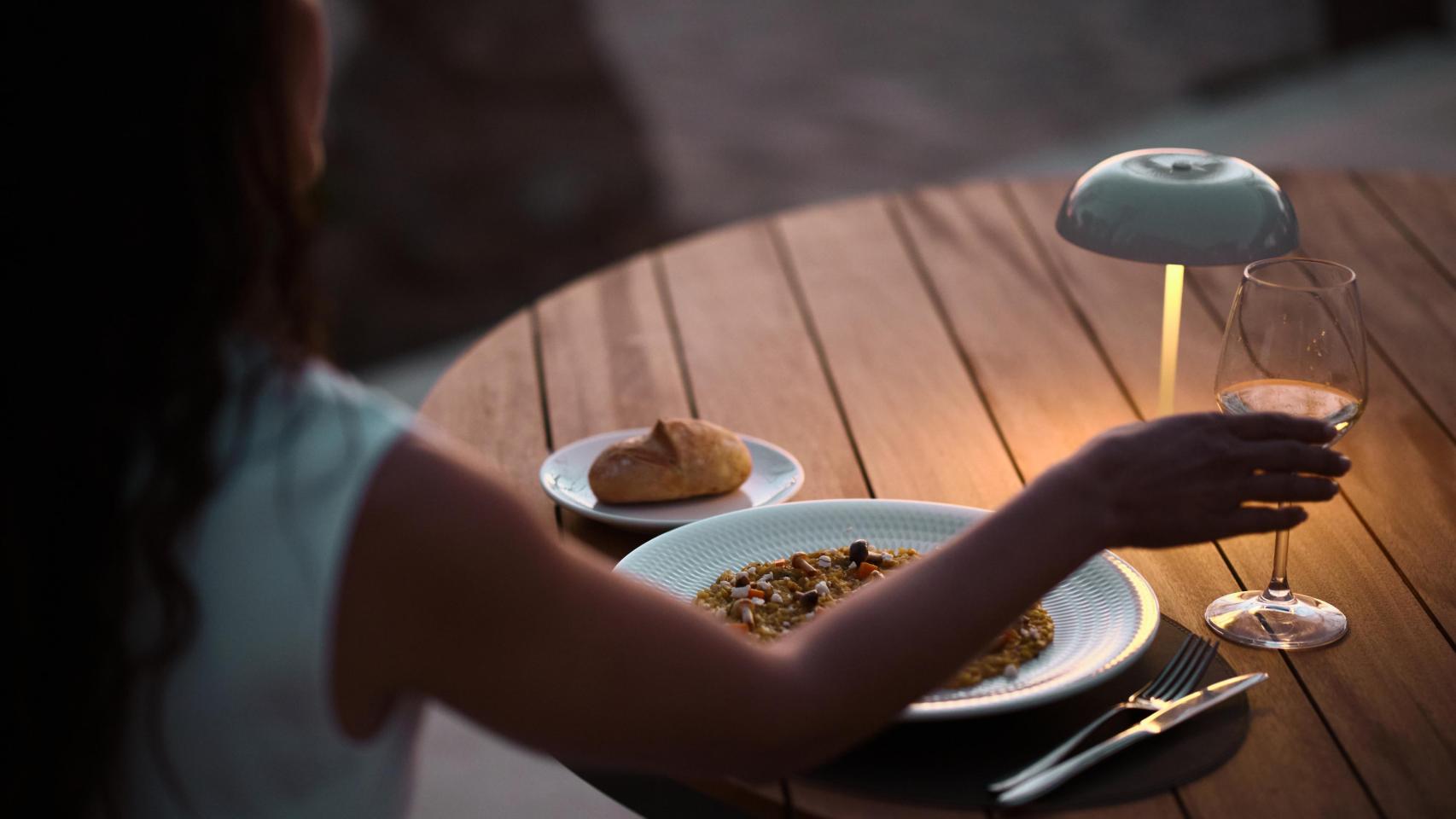 Una cena en el restaurante.