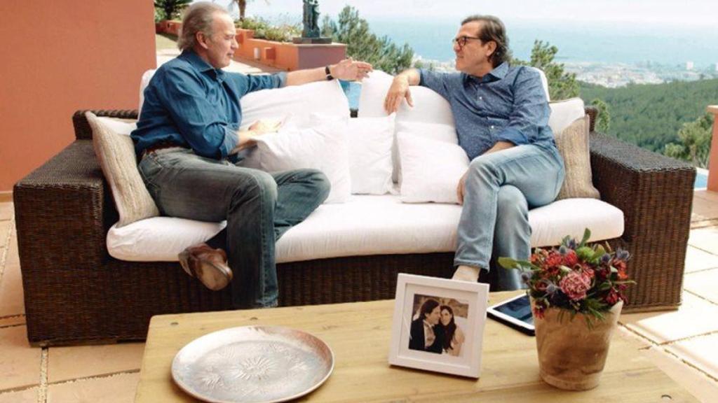 Pepe Navarro, en su casa de Ibiza, junto a Bertín Osborne, durante una entrevista que se emitió en Telecinco.