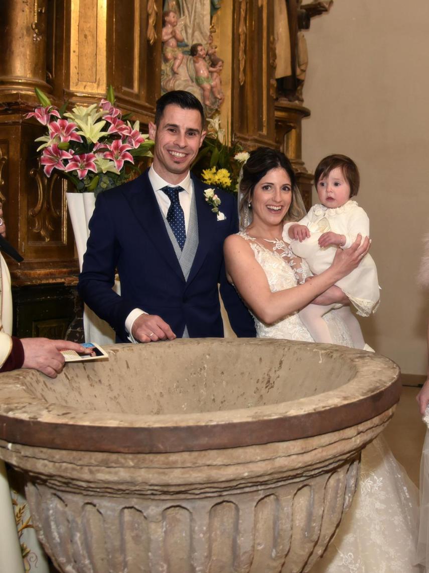 La boda oficial de José López y Deborah Gurrea, en la que también bautizaron a su hija, Adriana.