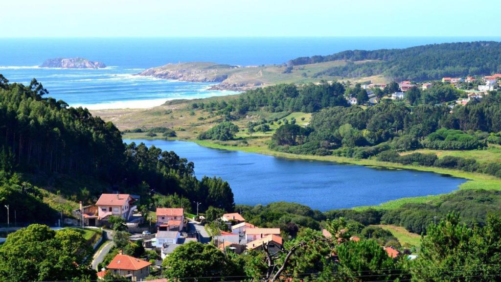 Vista de la laguna de Doniños