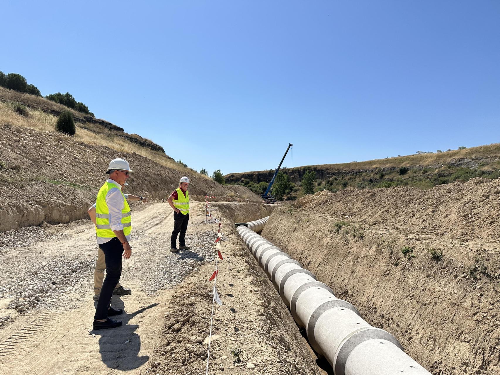 El acalde de Segovia, José Mazarías, visita las obras del nuevo colector de Tejadilla