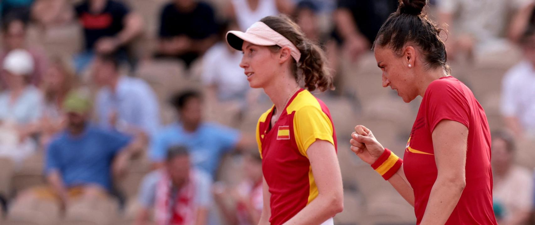 Cristina Bucsa y Sara Sorribes celebran el pase a semifinales.