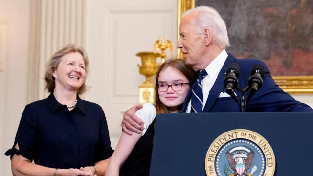 Biden canta el 'Cumpleaños feliz' a una niña en plena rueda de prensa