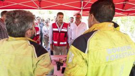 El jefe del Consell ha visitado el Puesto de Mando Avanzado  de los Bomberos