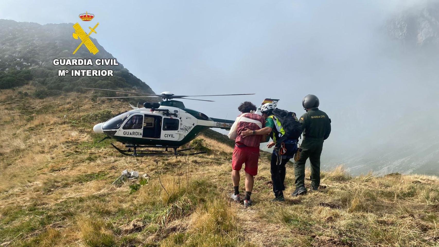 Imagen del rescate en una cumbre leonesa