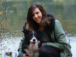La veterinaria gallega que estudia la mente del perro: "Es peor dejarles 10 horas solos que disfrazarlos"