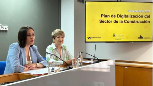 La consejera de Universidades, Ciencia e Innovación y Cultura, Migdalia Machín y la presidenta de la AECP, Salud Gil, en la reciente presentación del «Plan de Digitalización del Sector de la Construcción para 2024».