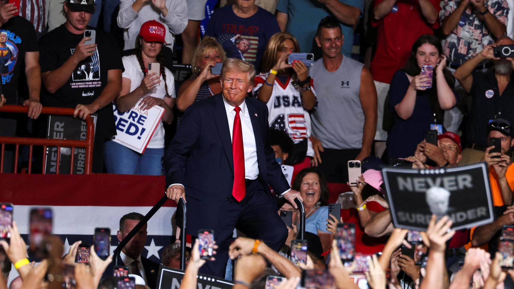 Donald Trump, durante su mitin en el Holland Arena de Harrisburg.