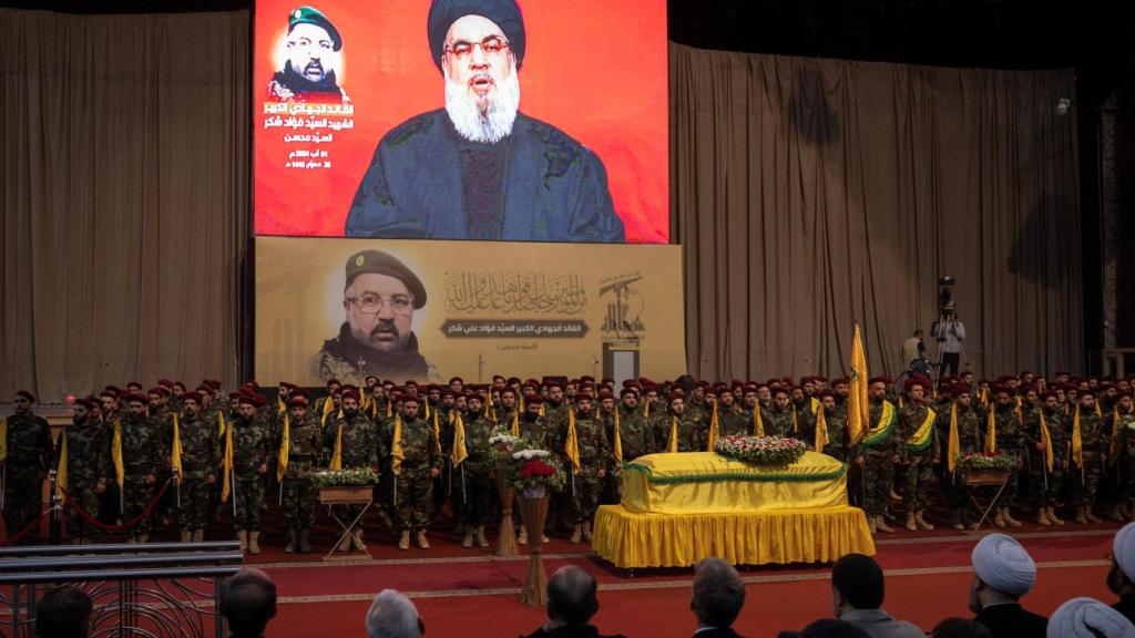 Sayyed Hasán Nasrala, líder de Hezbolá, en un discurso en vídeo durante el funeral de Fuad Shukr.