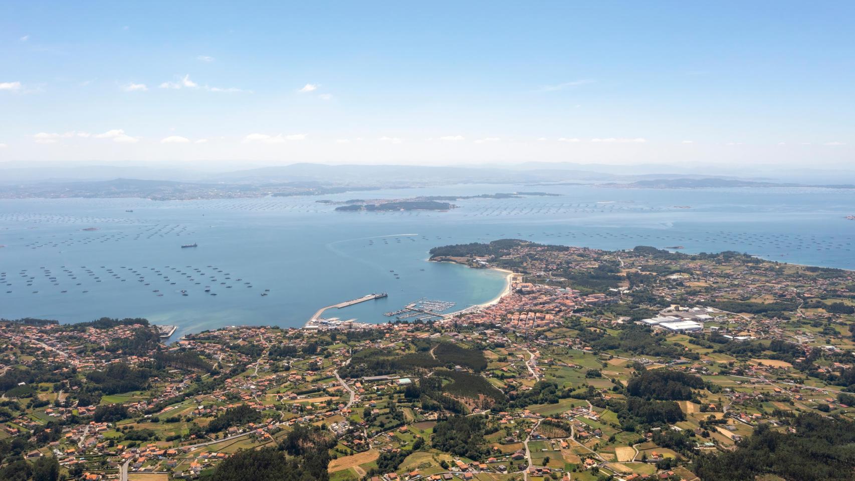 Vista aérea de la ría de Arousa desde el Barbanza