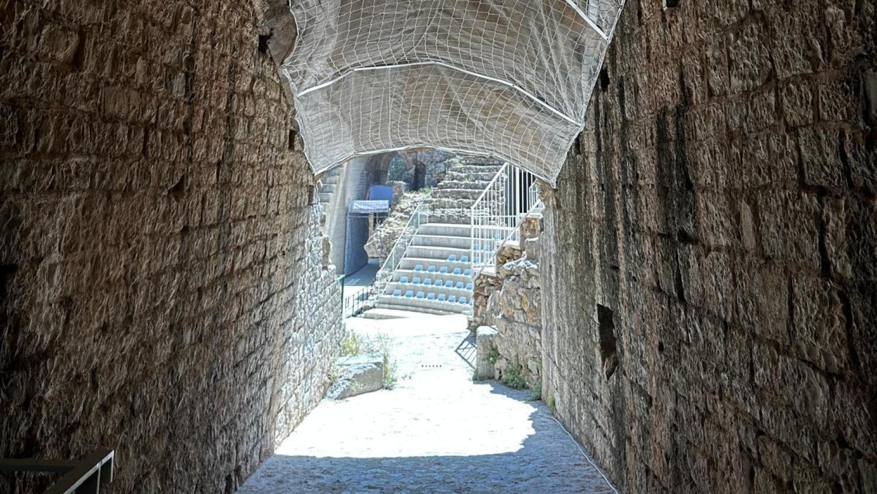 Uno de los accesos al Teatro Romano de Sagunto.