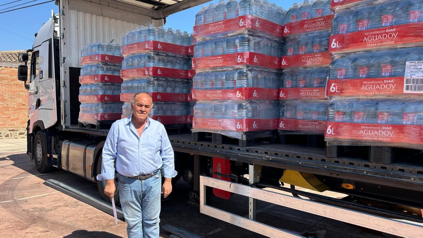 La Diputación de Toledo entrega cerca de 17.000 litros de agua embotellada a Buenasbodas.