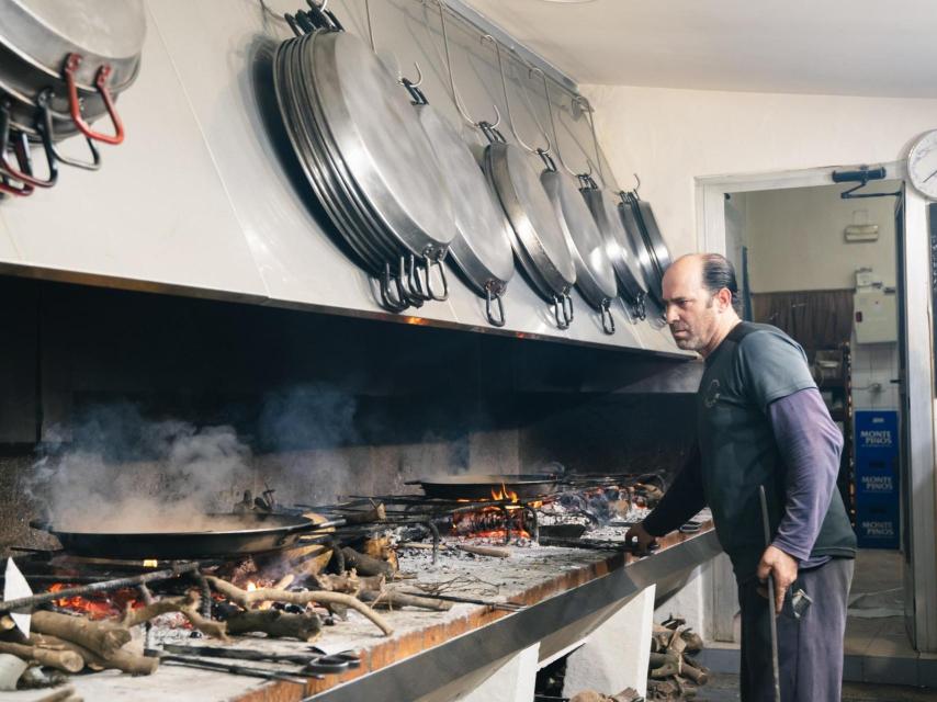 El paellero del restaurante L'Alter.