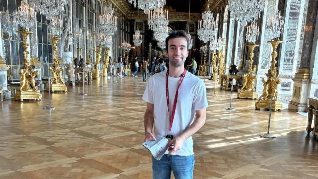 Bruno en uno de los salones del Palacio de Versailles.