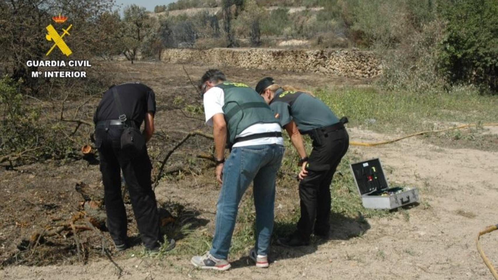 Investigación del incendio de Bensau (Alicante) por parte de la Guardia Civil.