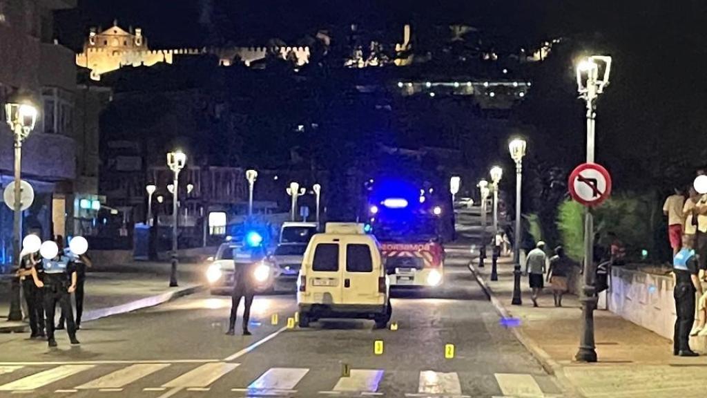 Policía y bomberos trabajando en el atropello en Ávila