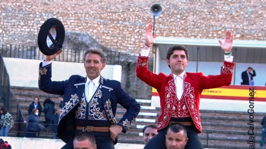 Pablo Hermoso de Mendoza junto a su hijo Guillermo en una de tarde de triunfos en Olmedo el pasado 2022