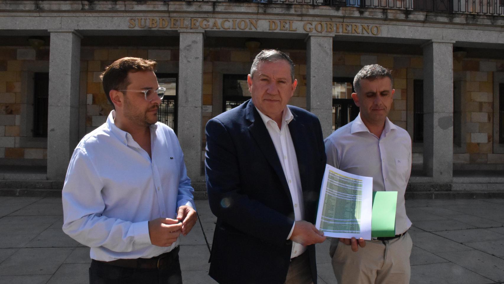 El presidente de la Diputación de Zamora, Javier Faúndez, junto a los vicepresidentes, Víctor López de la Parte y Ramiro Silva