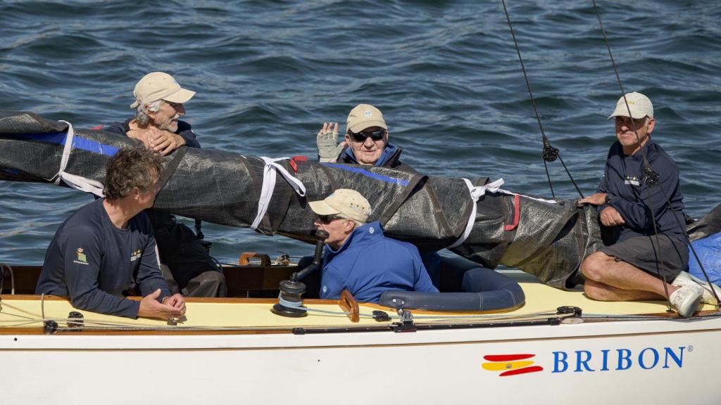 El rey Juan Carlos en las regatas de Sanxenxo el pasado julio. Su última visita a España.