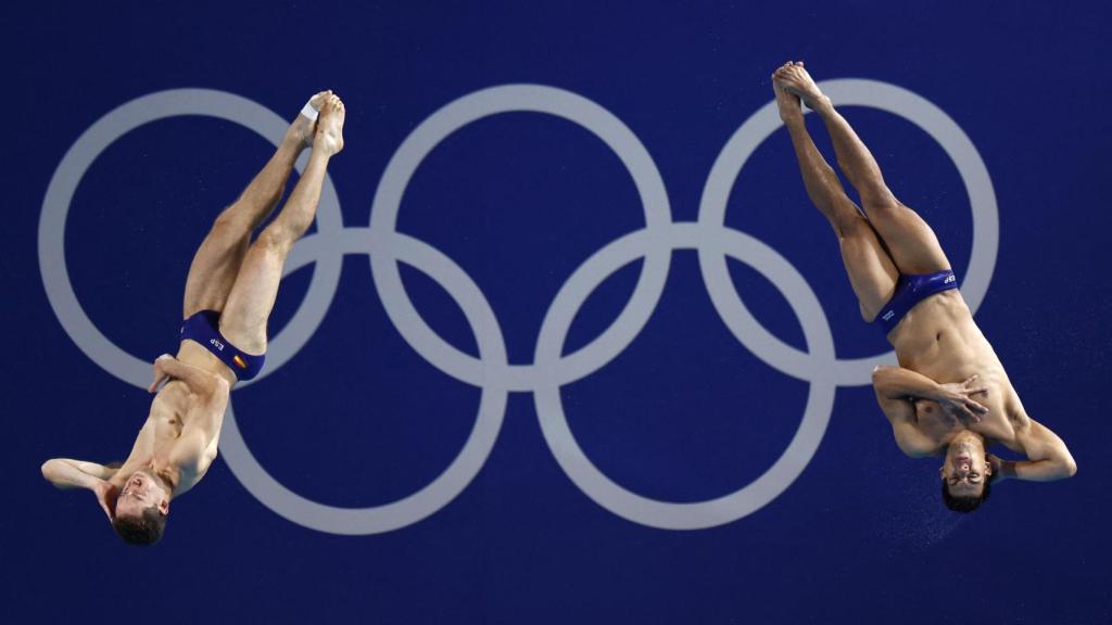 Adrián Abadía y Nicolás García, en pleno salto.