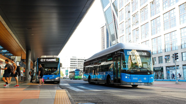 Dos autobuses de la EMT de Madrid.