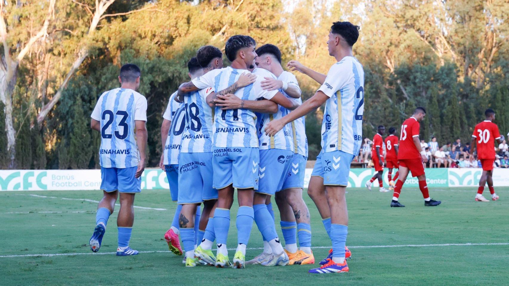 Los jugadores del Málaga CF celebran el primer gol de la pretemporada 2024-2025.