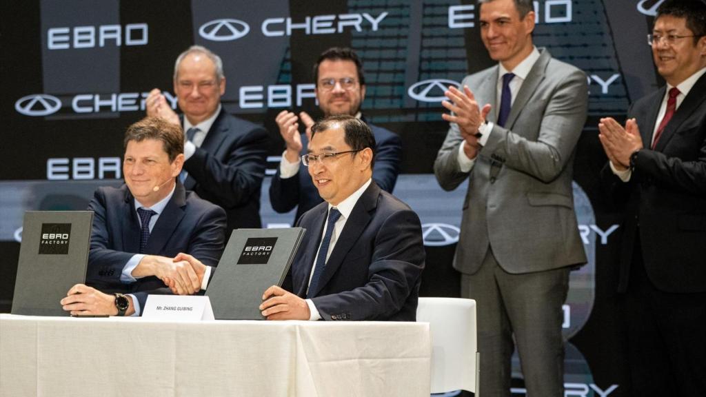 En la primera fila, el CEO de Ebro, Pedro Calef; y el vicepresidente internacional de Chery, Guibing Zhang.