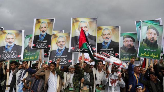 Manifestantes pro-Hamás en Saná, Yemen.