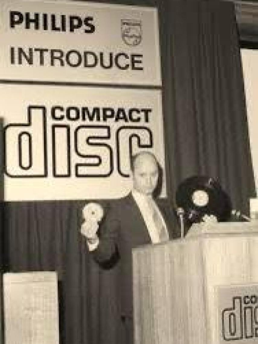 Los holandeses Phillips, inventores del Compact Disc.