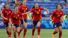 Las jugadores de la selección celebran la victoria en penaltis sobre Colombia.