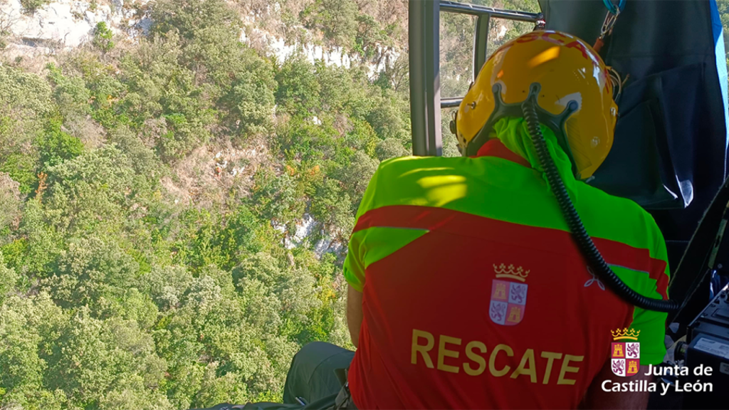 Rescate de una montañera en El Campanario en Bozoó (Burgos)