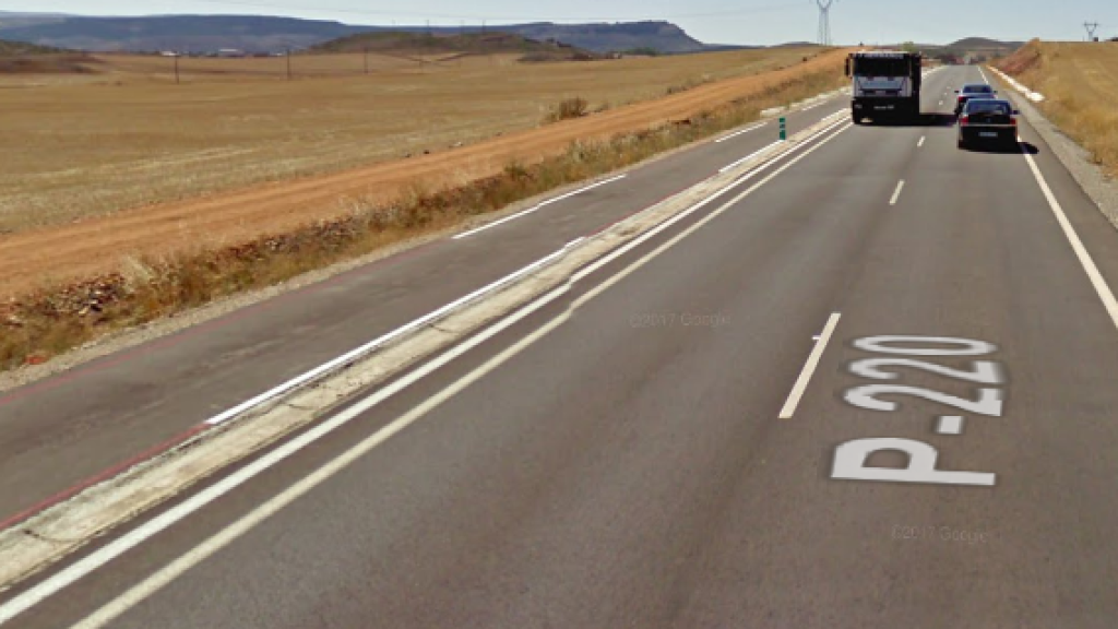 Carretera P-220 a su paso por Aguilar de Campoo