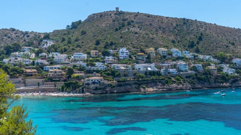 Gastronomía de calidad y aguas de ensueño en una zona de Alicante poco conocida