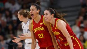 María Conde celebra un punto durante el partido contra Serbia en los Juegos.