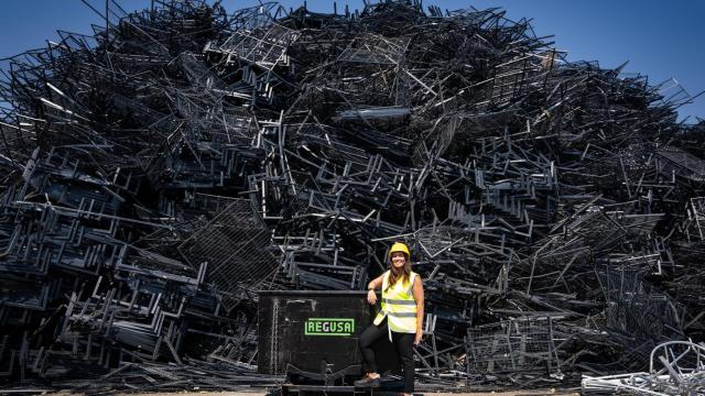 Helena González, en la planta de reciclaje.